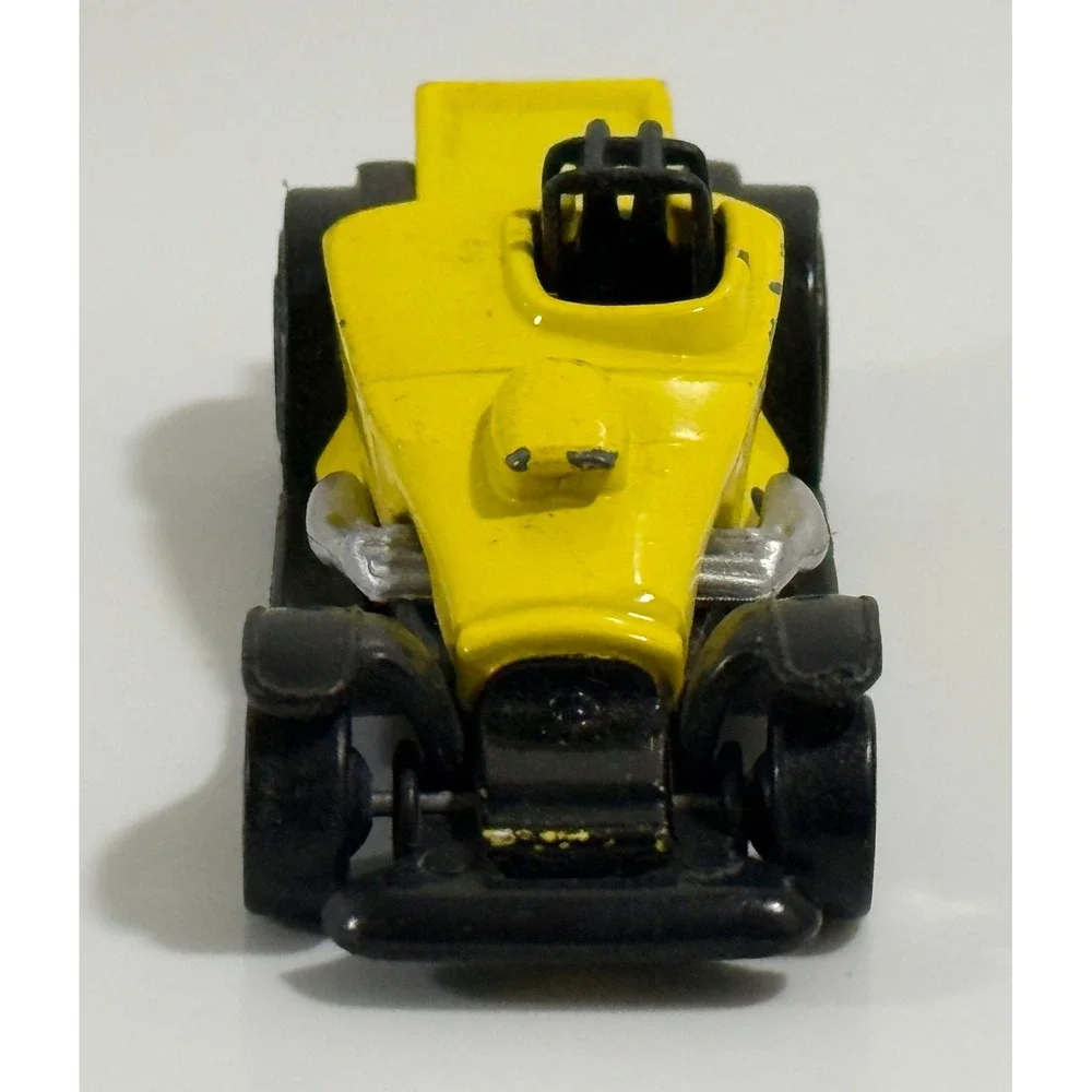 Hot‎ Wheels Modified Racer Toy Car 1/64 Yellow Black 2002 Mattel Vintage Style